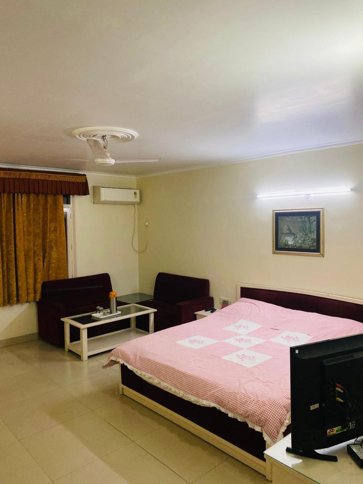 Hotel Mayur Deluxe Meerut Eksteriør bilde
