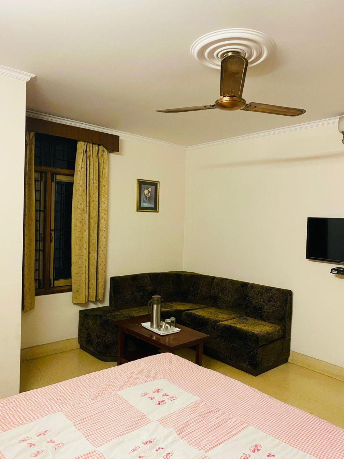 Hotel Mayur Deluxe Meerut Eksteriør bilde
