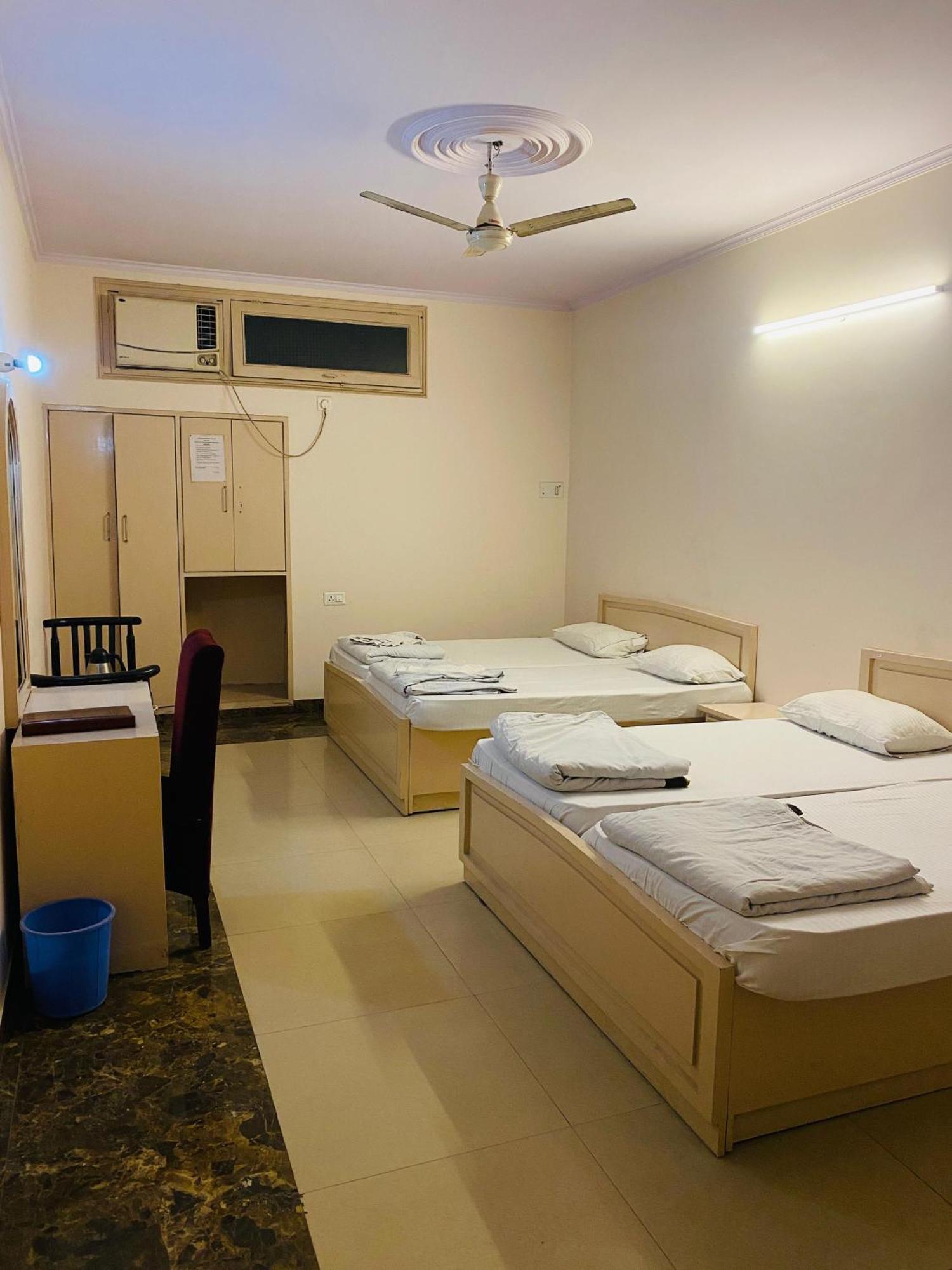 Hotel Mayur Deluxe Meerut Eksteriør bilde