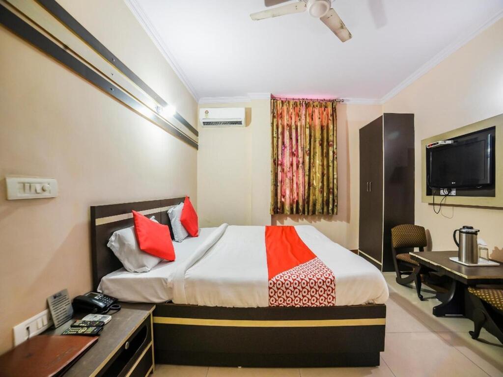 Hotel Mayur Deluxe Meerut Eksteriør bilde